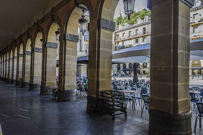 Guipúzcoa - San Sebastián 012 - plaza de La Constitución.jpg
